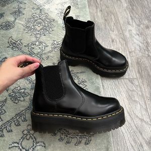 Dr. Martens 2976 Quad Chelsea Boots